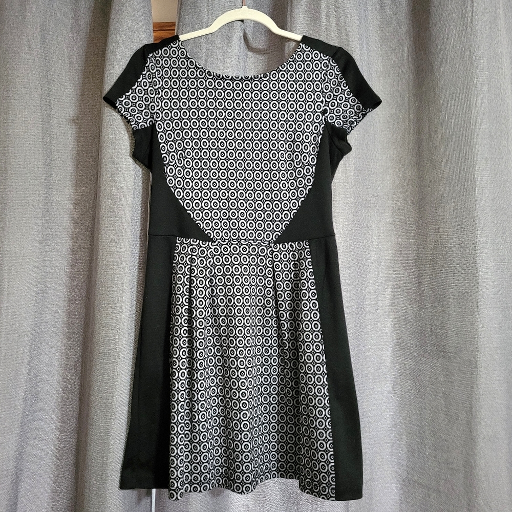 ⭐️3/$15 Paper Doll Patterned Dress
